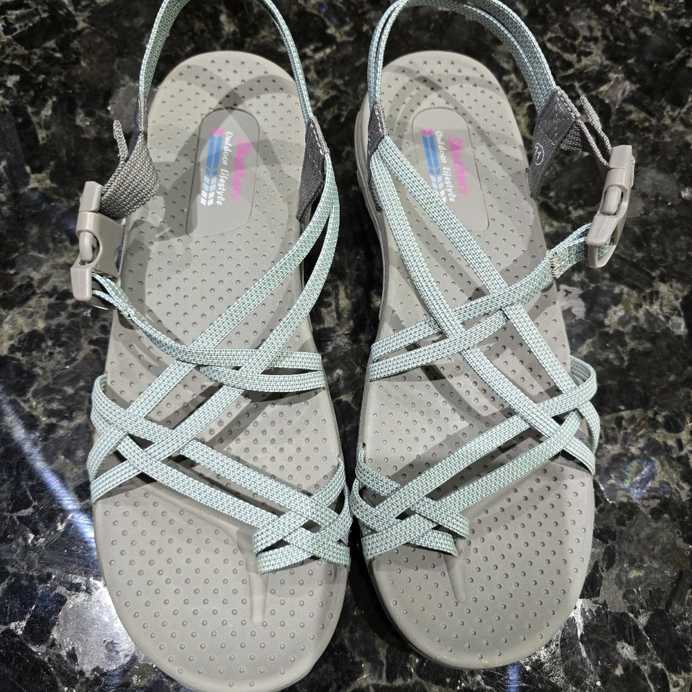 Skechers Outdoor Lifestyle women size 11 grey and light blue